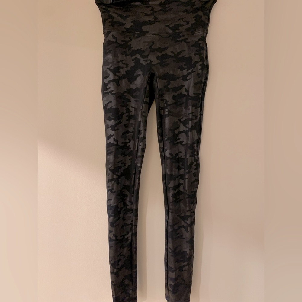 SPANX camo leggings. Size small. Very good condition